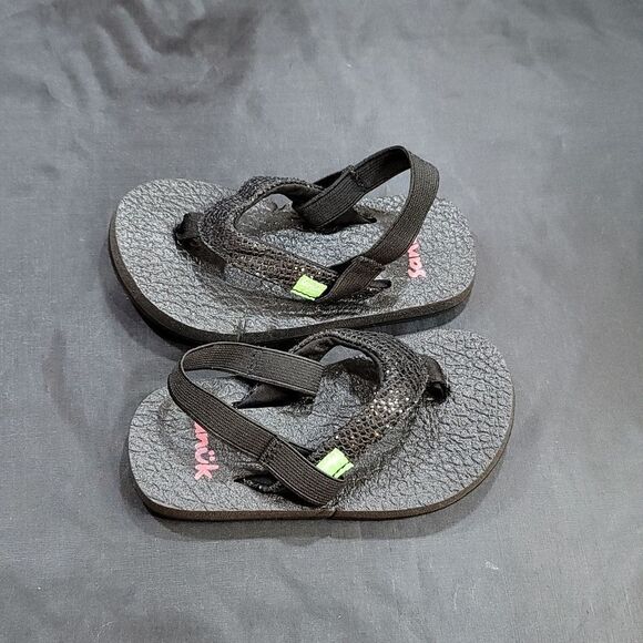 SANUK GIRL YOGA GLITTER STRAP SANDAL - Picture 5 of 13